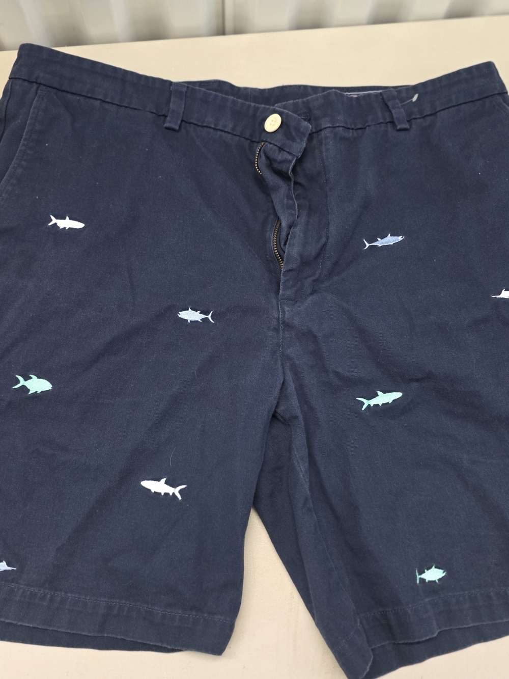 Vineyard Vines Embroidered Fish Navy Chino Shorts Men’s Size 38x8.5